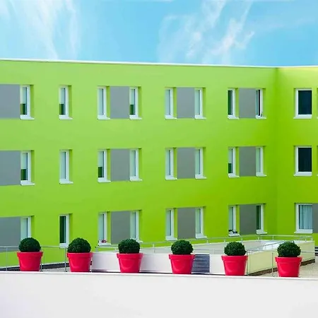 Hotel Ibis Styles Centre Port 3*