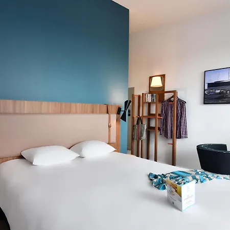 Ibis Styles Centre Port Hotel 3*