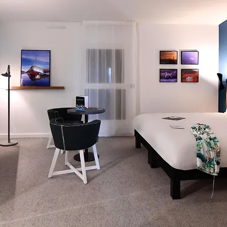 Ibis Styles Centre Port Hotel 3*