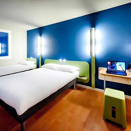 Ibis Styles Centre Port 3*