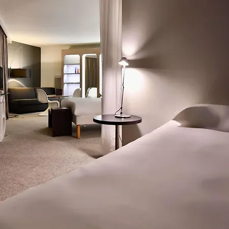 Ibis Styles Centre Port Hotel 3*