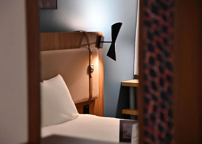 Hotel Ibis Styles Centre Port 3*