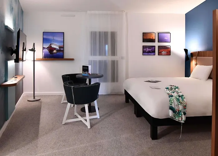 Ibis Styles Centre Port Hotel 3*