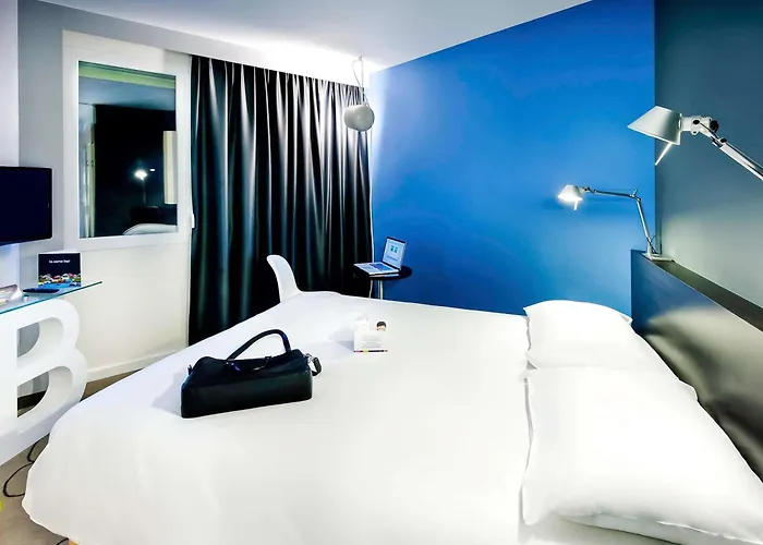 Ibis Styles Centre Port Hotel 3*
