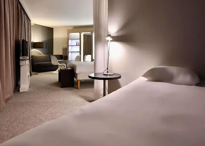 Ibis Styles Centre Port Hotel 3*