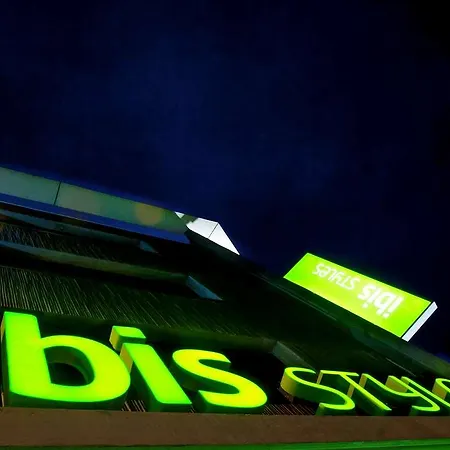 Hotel Ibis Styles Centre Port 3*