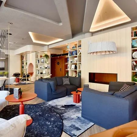 Ibis Styles Centre Port מלון