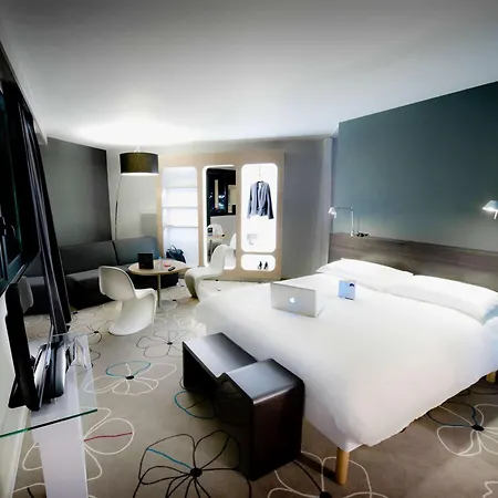Ibis Styles Centre Port Hotel 3*