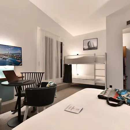 Ibis Styles Centre Port Hotell 3*