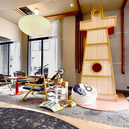 Ibis Styles Centre Port Szálloda Breszt