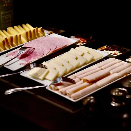 宜必思尚品布雷斯特中心港酒店 3*