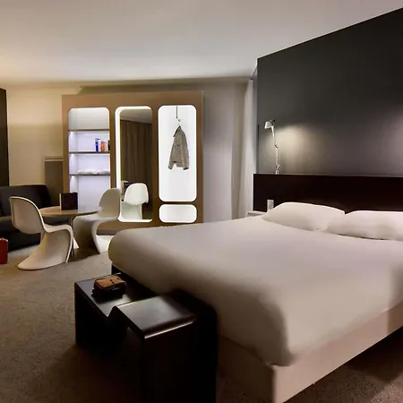 Отель Ibis Styles Centre Port 3*