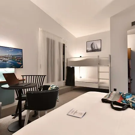 Ibis Styles Centre Port 3*