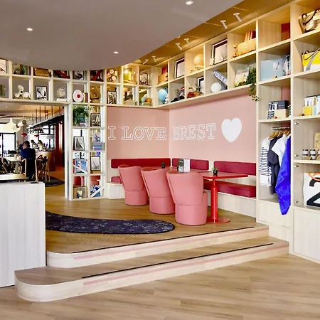 Ibis Styles Centre Port Szálloda