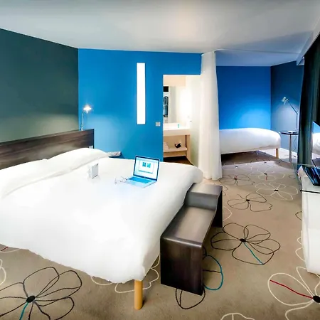 Ibis Styles Centre Port 3*