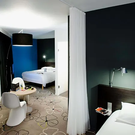 Ibis Styles Centre Port Hotel 3*