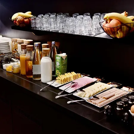 Ibis Styles Centre Port Hotel 3*