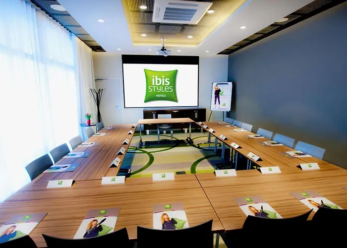 Ibis Styles Centre Port Отель Брест