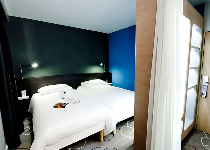 Отель Ibis Styles Centre Port