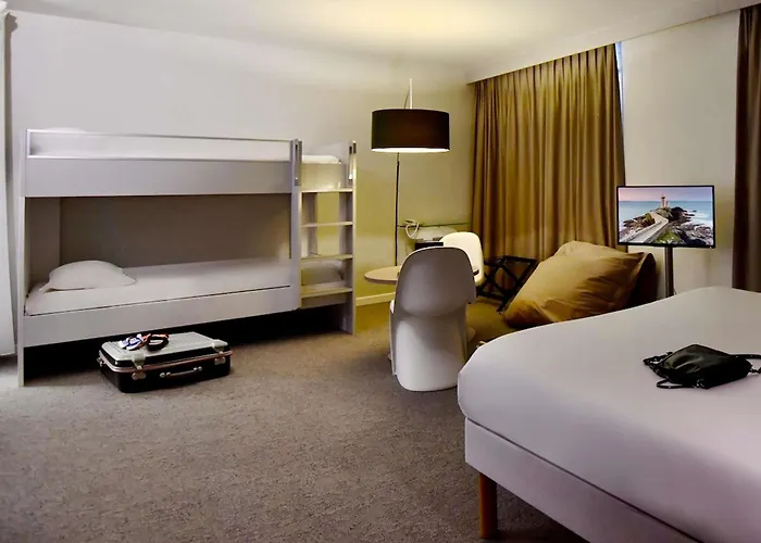 Отель Ibis Styles Centre Port